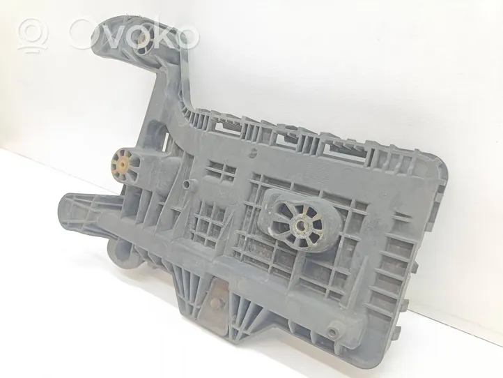 Volkswagen Caddy Battery box tray 1K0915333