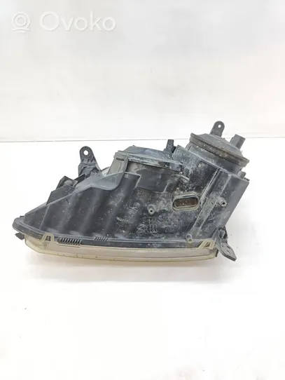 Opel Vectra C Lampa przednia 15588800