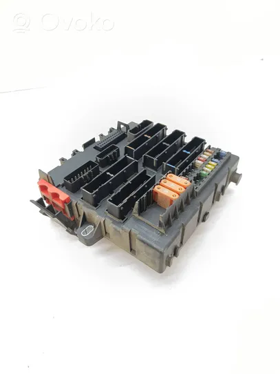 Opel Vectra C Fuse module 13189923