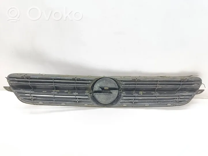 Opel Vectra C Grotelės priekinės 13106811