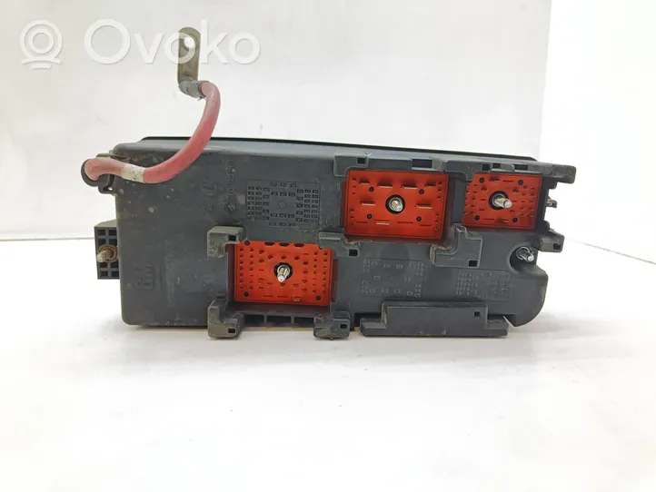 Opel Vectra C Module de fusibles 13190370