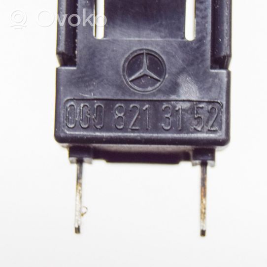 Mercedes-Benz SL R107 Autres dispositifs A0008213152