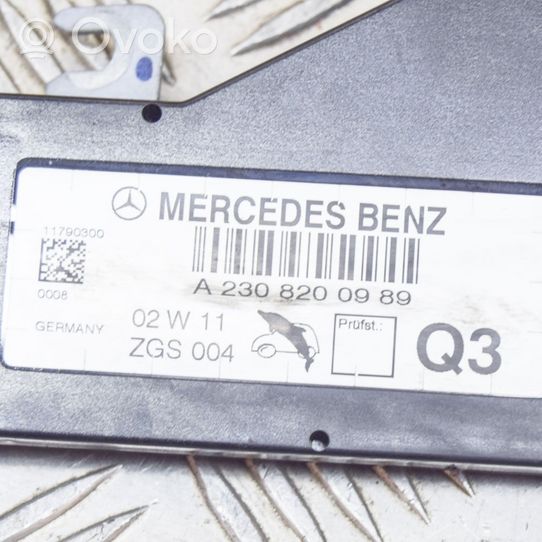 Mercedes-Benz SL R230 Pystyantennivahvistin A2308200989