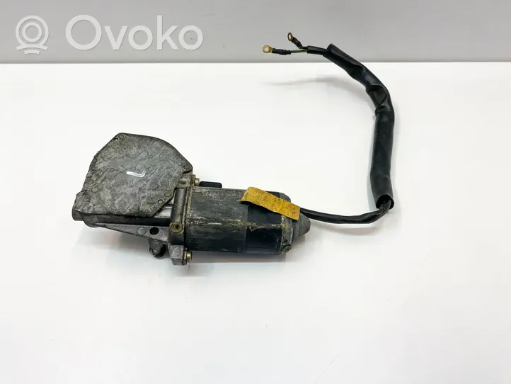 Mercedes-Benz SL R107 Front door window regulator motor 0130821017