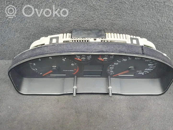 Audi A4 S4 B5 8D Compteur de vitesse tableau de bord 8D0920900B