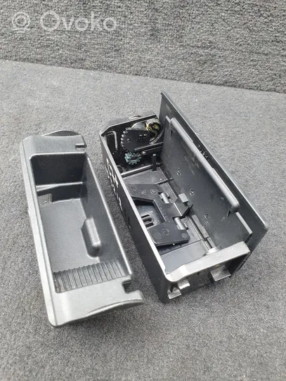 Audi A6 S6 C7 4G Takaoven tuhkakuppi 4G8857405