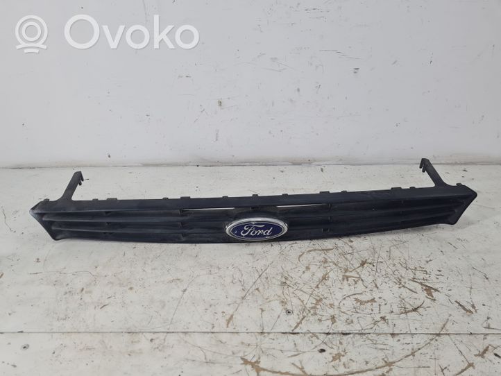 Ford Focus Maskownica / Grill / Atrapa górna chłodnicy 98AB8200A