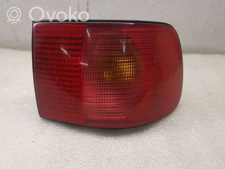 Audi A8 S8 D2 4D Lampa tylna 4D0945096