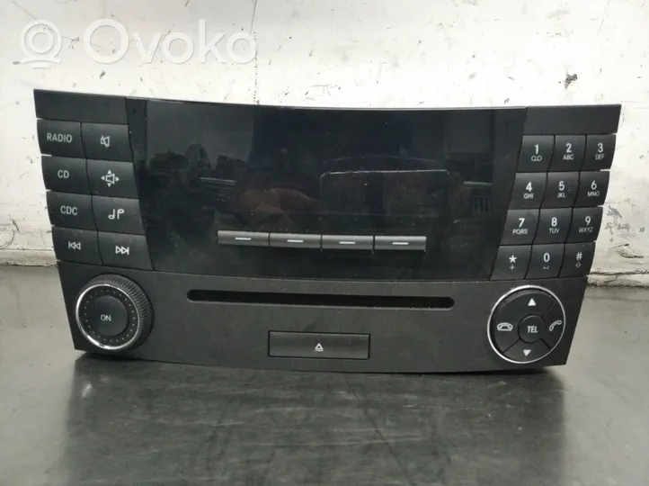 Mercedes-Benz E W211 Panel / Radioodtwarzacz CD/DVD/GPS A2118702889