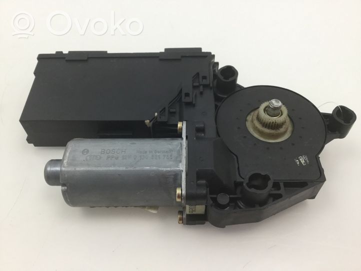 Volkswagen Touareg I Front door window regulator motor 7L0959701D