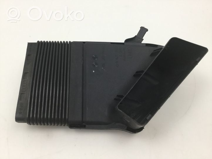 Audi A4 S4 B7 8E 8H Oro paėmimo kanalo detalė (-ės) 8E0129617D