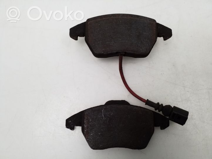 Volkswagen Caddy Brake pads (front) 