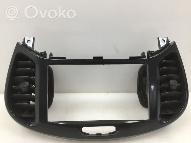 Nissan Juke I F15 Griglia di ventilazione centrale cruscotto 682601KE0A