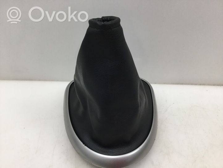 Nissan Qashqai Rivestimento in pelle/manopola della leva del cambio 96935JD000