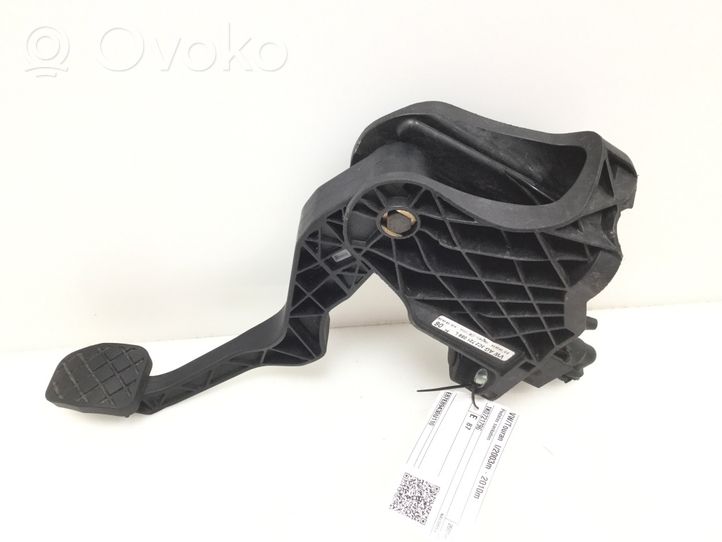 Volkswagen PASSAT CC Clutch pedal 