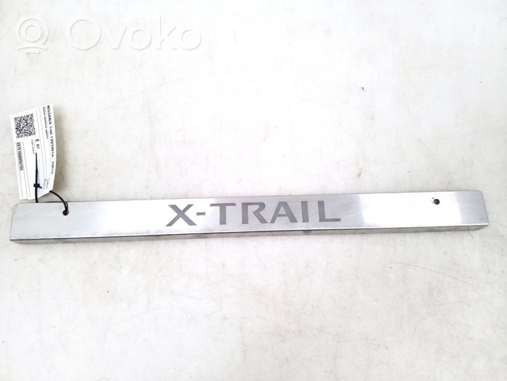 Nissan X-Trail T30 Front sill trim cover 