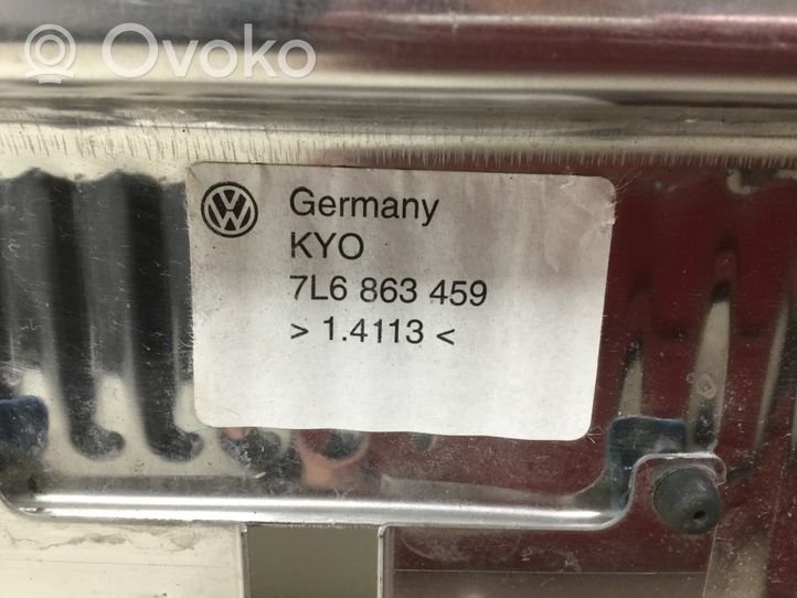 Volkswagen Touareg I Garniture latéral de hayon / coffre 7L6863459