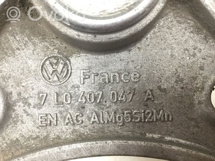 Volkswagen Touareg I Fourchette, bras de suspension inférieur avant 7L0407047A