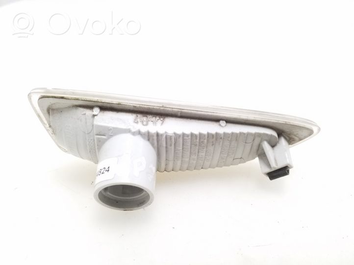 Opel Insignia B Indicatore di direzione del parafango anteriore 13491088