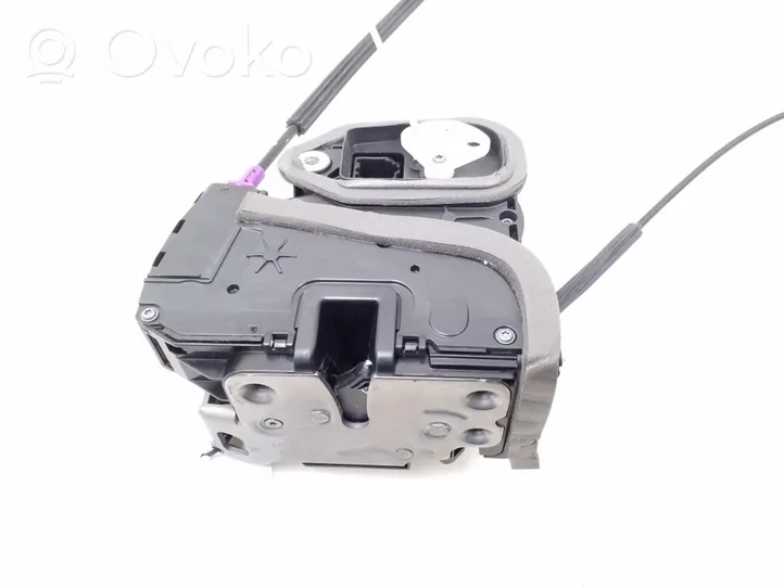 Opel Insignia B Front door lock 13597537