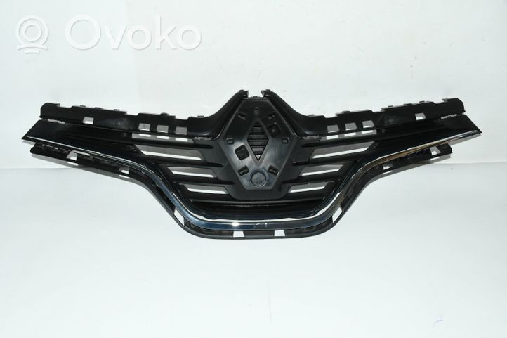 Renault Captur Maskownica / Grill / Atrapa górna chłodnicy 623102335R