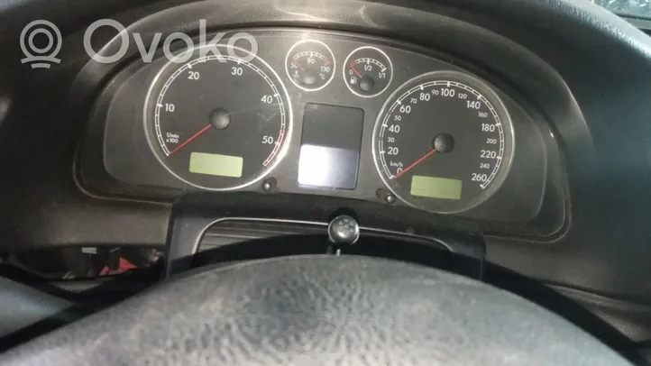 Volkswagen PASSAT Armaturenbrett Cockpit 
