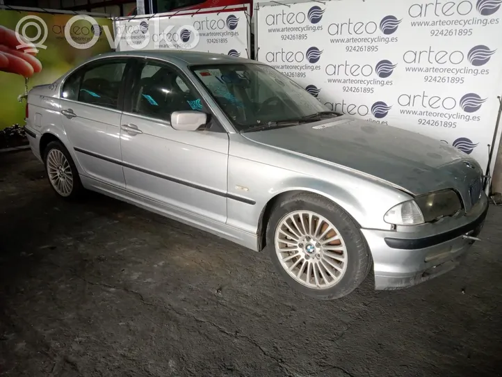 BMW 3 E46 Priekšējā loga stikls 