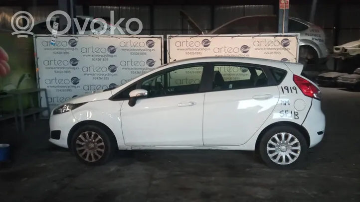 Ford Fiesta Etulokasuojan reuna 