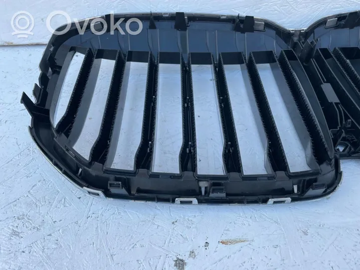 BMW X7 G07 Maskownica / Grill / Atrapa górna chłodnicy 8094566