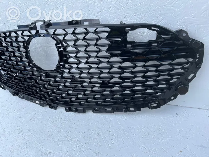 Mazda 3 III Grille calandre supérieure de pare-chocs avant K3006