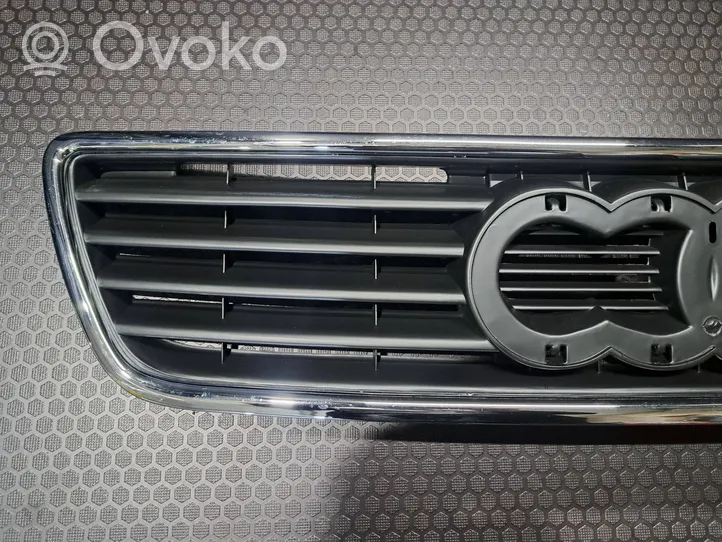 Audi A6 S6 C4 4A Grille calandre supérieure de pare-chocs avant AD0700602