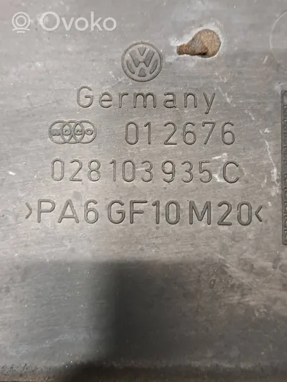 Volkswagen PASSAT B4 Couvercle cache moteur 028103935C