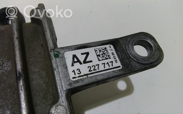 Opel Insignia A Engine mount bracket 13227717