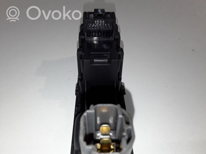 Audi Q3 8U Przycisk / Włącznik hamulca ręcznego 8U1863349B