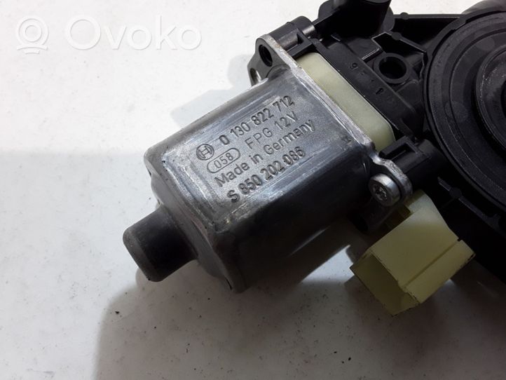 Audi A3 S3 8V Galinis varikliukas langų pakėlėjo 0130822712