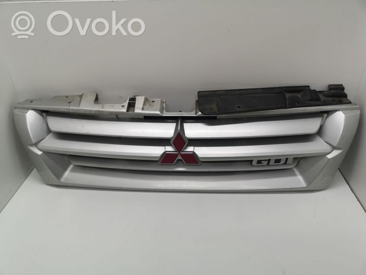 Mitsubishi Pajero Maskownica / Grill / Atrapa górna chłodnicy 