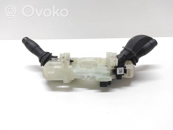 Opel Movano B Leva/interruttore dell’indicatore di direzione e tergicristallo 681720005R