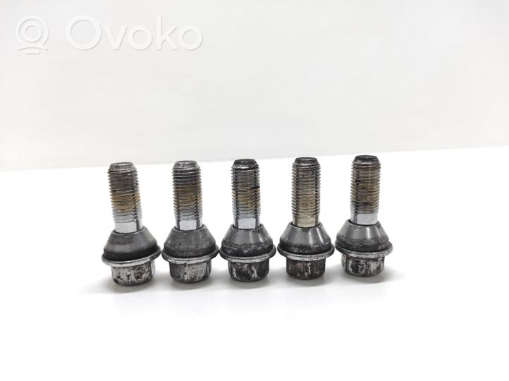 Volvo XC60 Nuts/bolts 