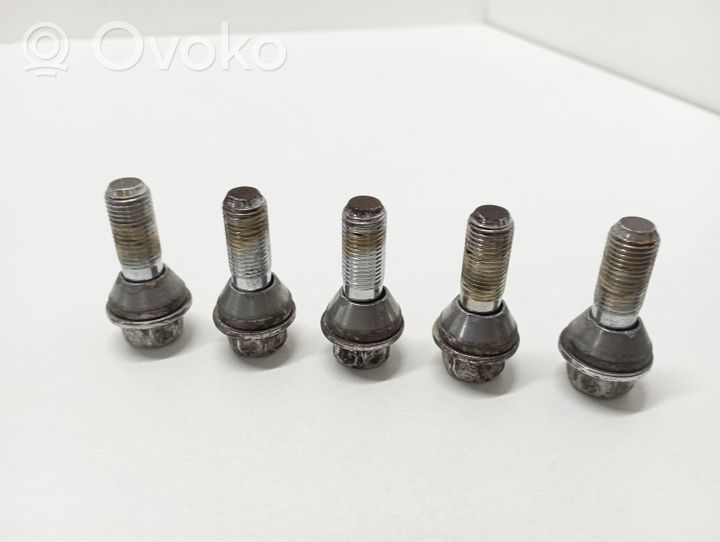 Volvo XC60 Nuts/bolts 