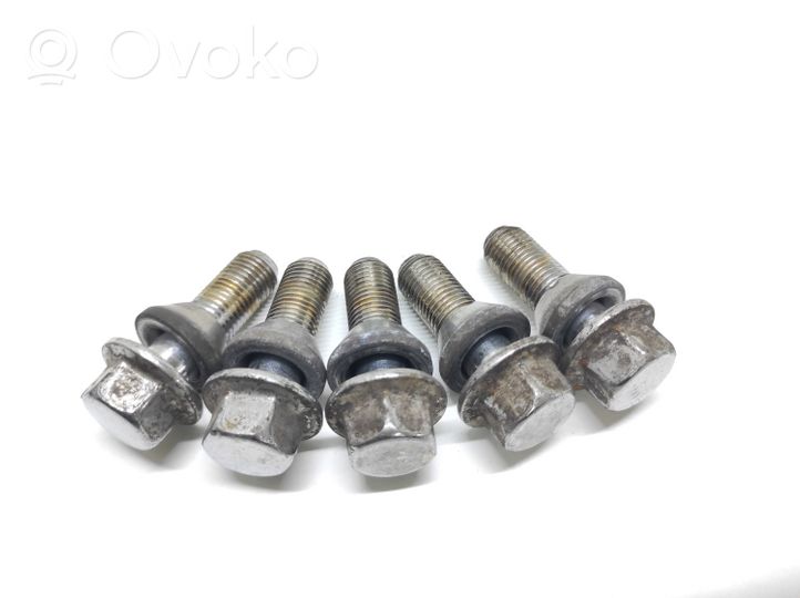 Volvo XC60 Nuts/bolts 