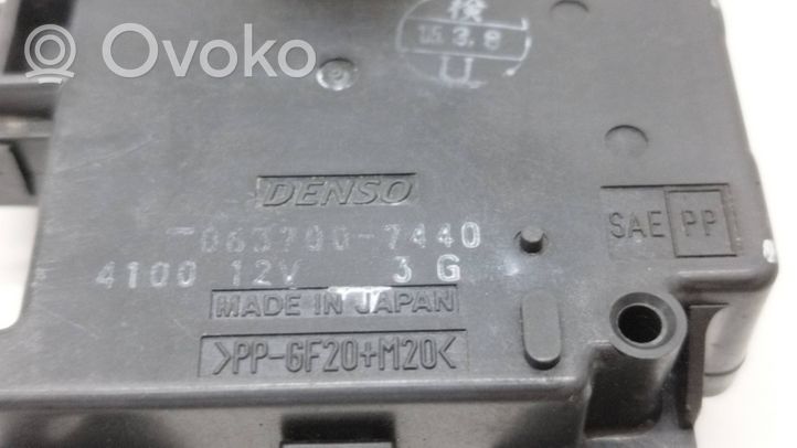 Toyota Prius (XW20) Silniczek nagrzewnicy 0637007440