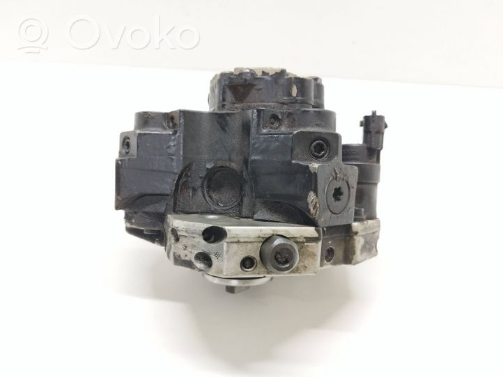 Volvo S80 Fuel injection high pressure pump 8689590