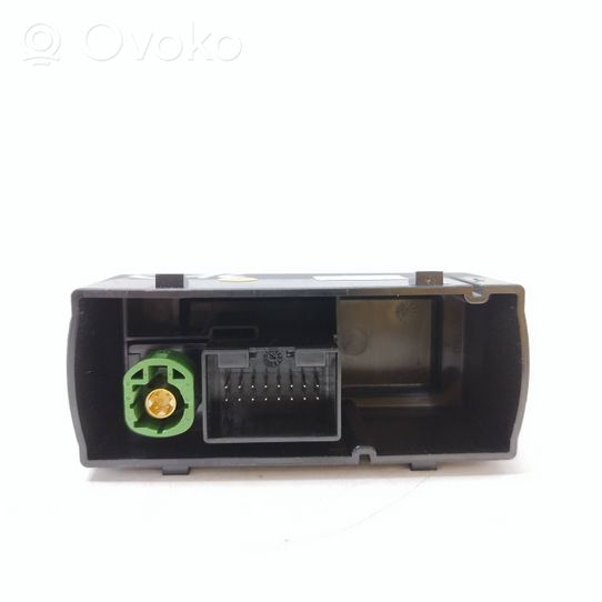 Audi A3 S3 8V USB-pistokeliitin 8V0035736