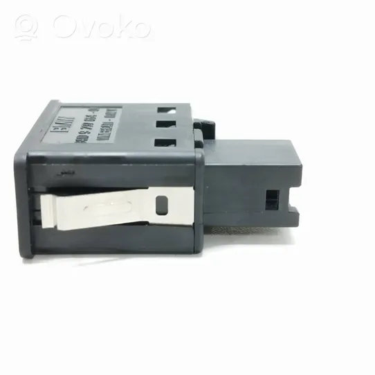 BMW 6 F12 F13 USB-pistokeliitin 9237654