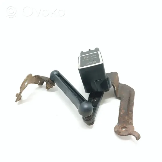 BMW 5 E60 E61 Priekšpusē piekares augstuma sensors 6784694