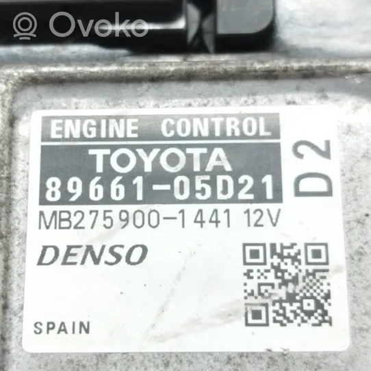 Toyota Avensis T270 Variklio valdymo blokas 8966105D21