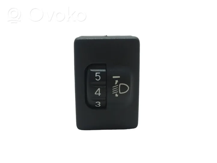 Toyota Avensis T270 Interruptor de control de altura del faro delantero 8415202040