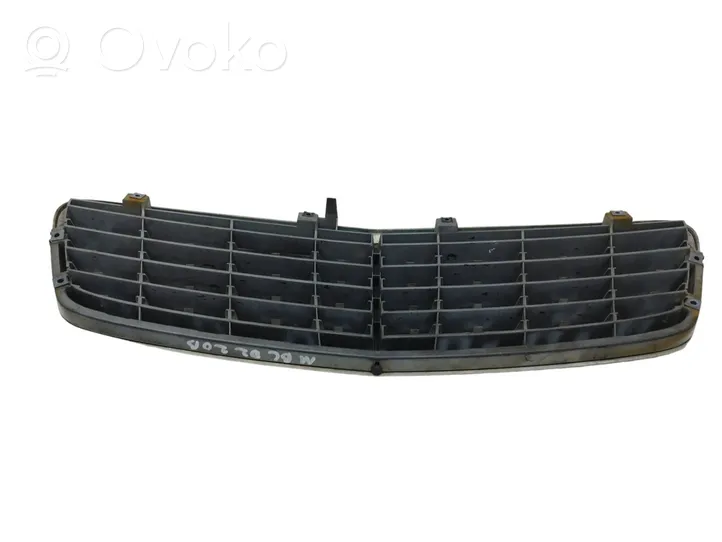 Mercedes-Benz C W203 Grille de calandre avant A2038800183