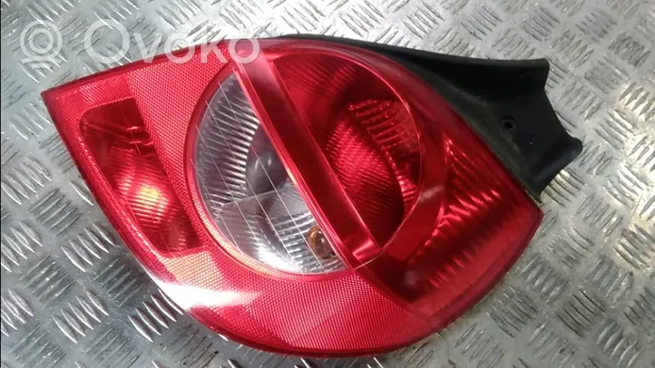 Renault Clio III Luci posteriori 8200459960