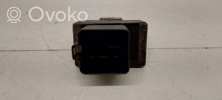 Mitsubishi Carisma Hehkutulpan esikuumennuksen rele 7700115078